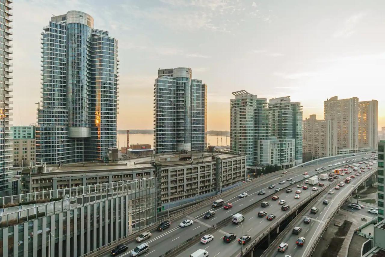 Luxury 2-Bedroom Condo Parking, View Of Cn Tower Toronto Exterior foto