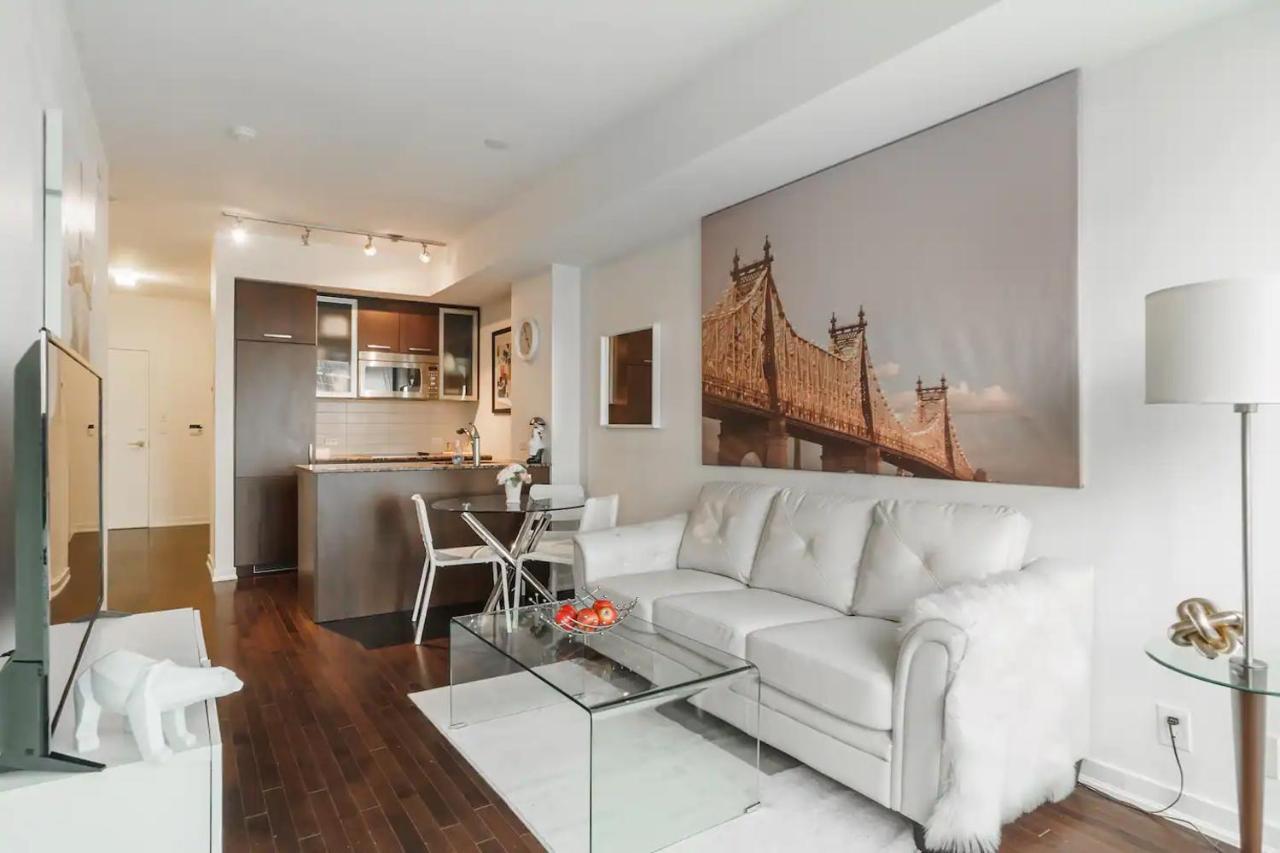 Luxury 2-Bedroom Condo Parking, View Of Cn Tower Toronto Exterior foto